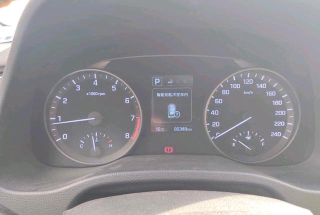 Hyundai Elantra AD 2016 1.6L Automatic Smart Elite – фото 6