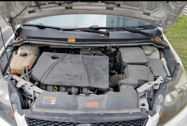 Ford Focus 2013 Hatchback Classic 1.8L Automatic Fashion – фото 5