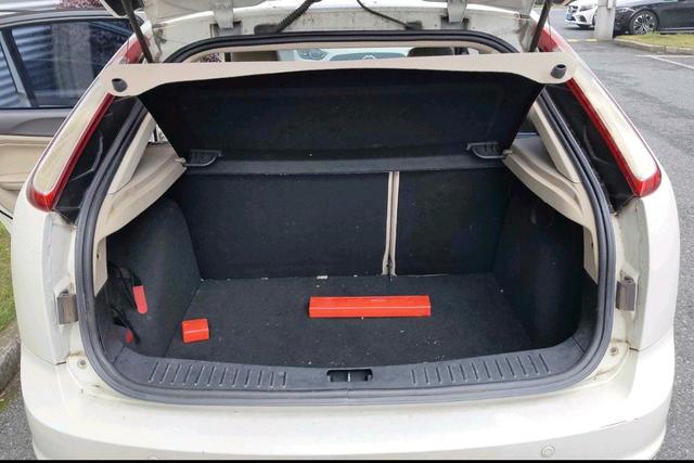 Ford Focus 2013 Hatchback Classic 1.8L Automatic Fashion – фото 9