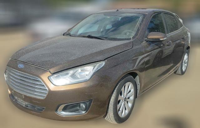 Ford Escort 2015 1.5L Automatic Fashion – фото 1