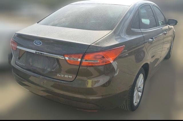 Ford Escort 2015 1.5L Automatic Fashion – фото 4