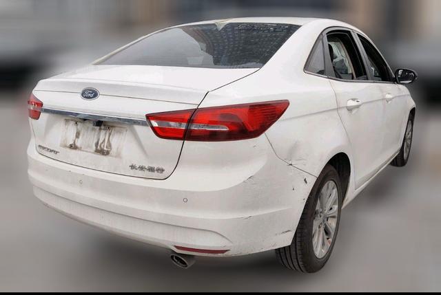 Ford Focus 2017 Happiness Edition 1.5L Automatic Fashion – фото 4