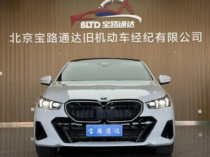 BMW 5 Series 2026 Model 525Li M Sports Set – фото 2