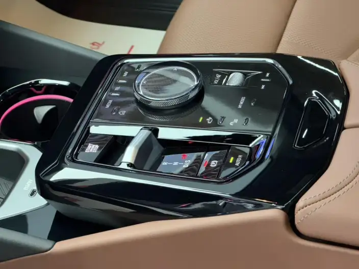 BMW 5 Series 2026 Model 525Li M Sports Set – фото 7