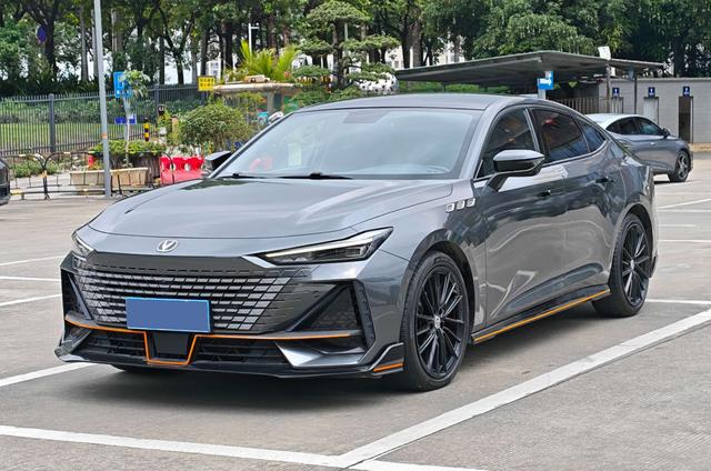 Changan UNI-V 2022 1.5T Sport – фото 1
