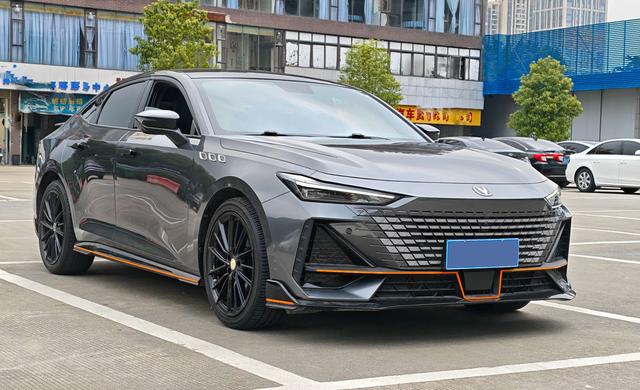 Changan UNI-V 2022 1.5T Sport – фото 3