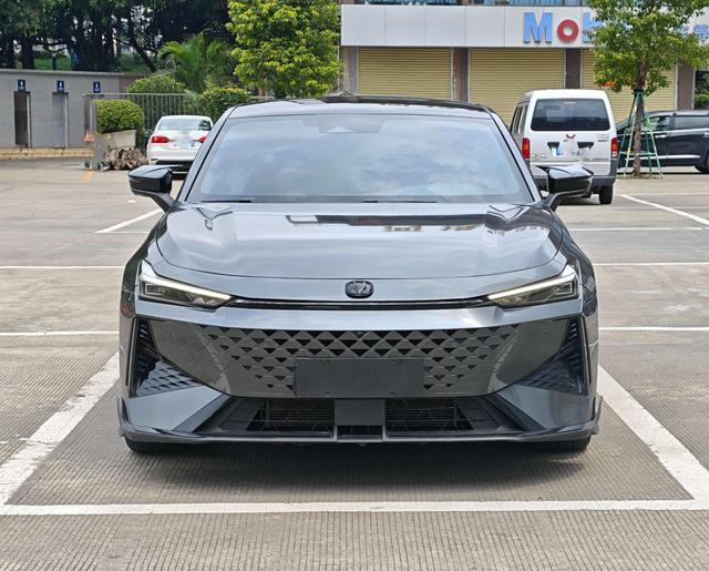 Changan UNI-V 2024 1.5T Premium Sport – фото 2