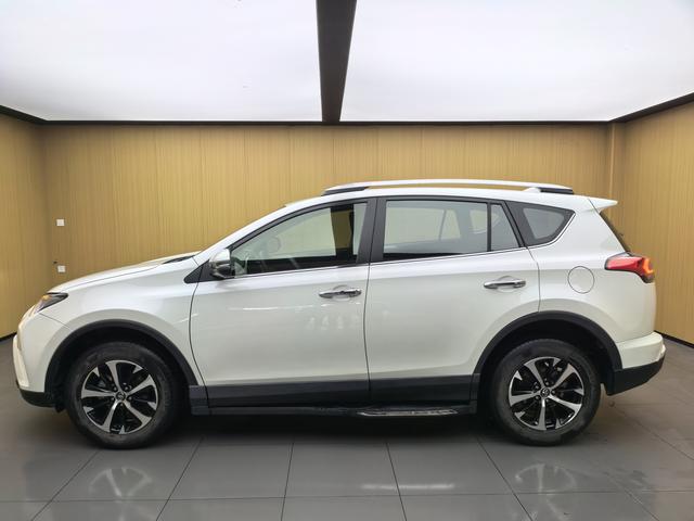 Toyota RAV4 2016 2.0L CVT 2WD Fashion – фото 3
