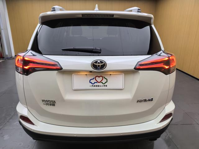 Toyota RAV4 2016 2.0L CVT 2WD Fashion – фото 4