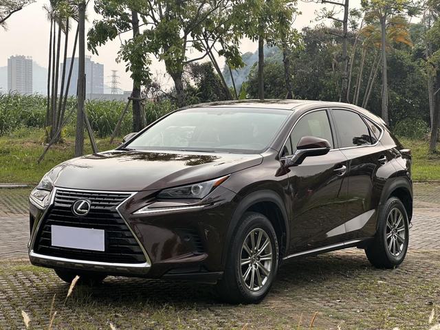 Lexus NX 2017 300 FWD F Sport – фото 1