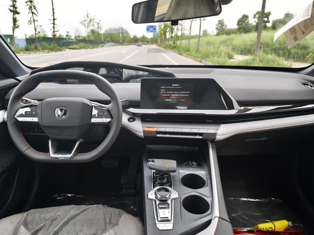 Changan UNI-V iDD 2024 модификация Blue whale Smart power iDD 136km Smart Prestige тип – фото 4