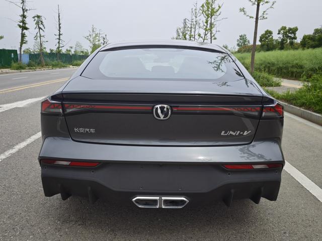 Changan UNI-V iDD 2024 модификация Blue whale Smart power iDD 136km Smart Prestige тип – фото 8