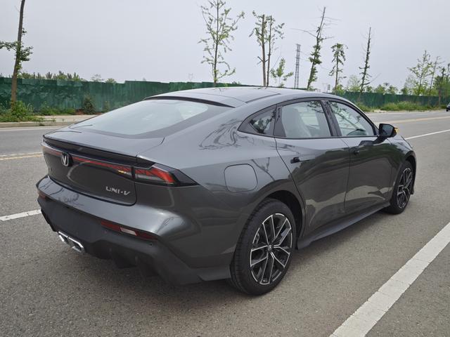 Changan UNI-V iDD 2024 модификация Blue whale Smart power iDD 136km Smart Prestige тип – фото 9