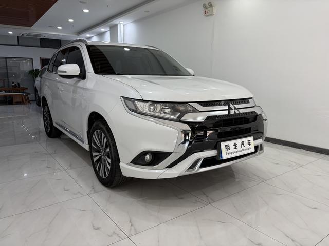 Mitsubishi Outlander 2021 2.0L 2WD Premium 5-Seater – фото 3