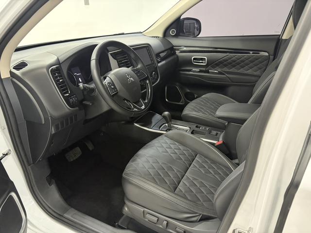 Mitsubishi Outlander 2021 2.0L 2WD Premium 5-Seater – фото 6