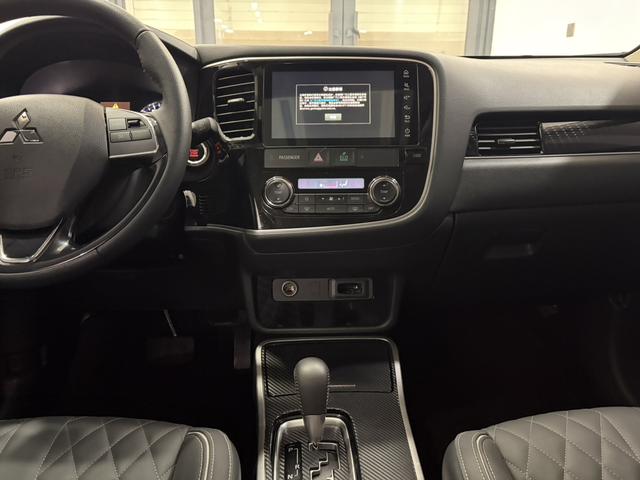 Mitsubishi Outlander 2021 2.0L 2WD Premium 5-Seater – фото 9