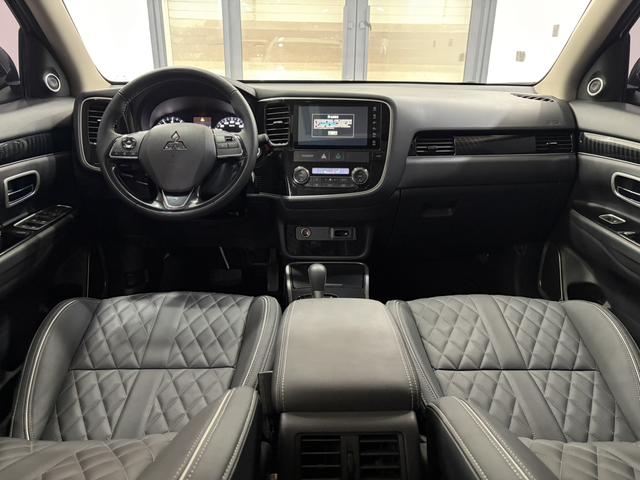 Mitsubishi Outlander 2021 2.0L 2WD Premium 5-Seater – фото 11