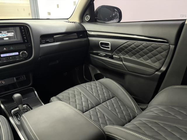 Mitsubishi Outlander 2021 2.0L 2WD Premium 5-Seater – фото 12