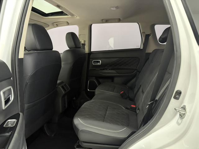 Mitsubishi Outlander 2021 2.0L 2WD Premium 5-Seater – фото 13
