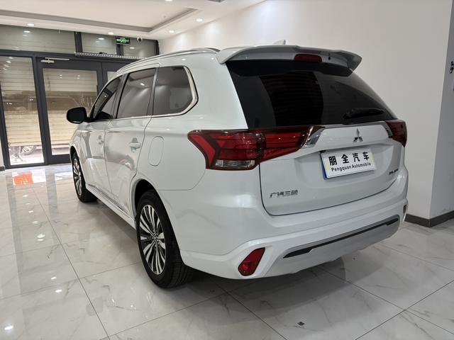 Mitsubishi Outlander 2021 2.0L 2WD Premium 5-Seater – фото 16