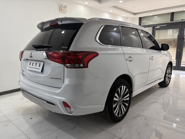 Mitsubishi Outlander 2021 2.0L 2WD Premium 5-Seater – фото 17