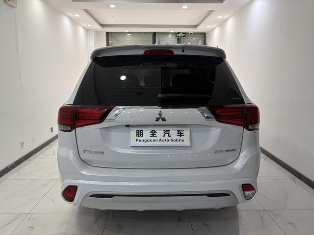 Mitsubishi Outlander 2021 2.0L 2WD Premium 5-Seater – фото 18