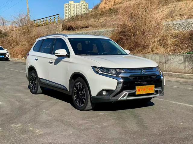 Mitsubishi Outlander Модель 2019 года 2.4L 4WD Enjoy Edition 5 seat Country VI – фото 3