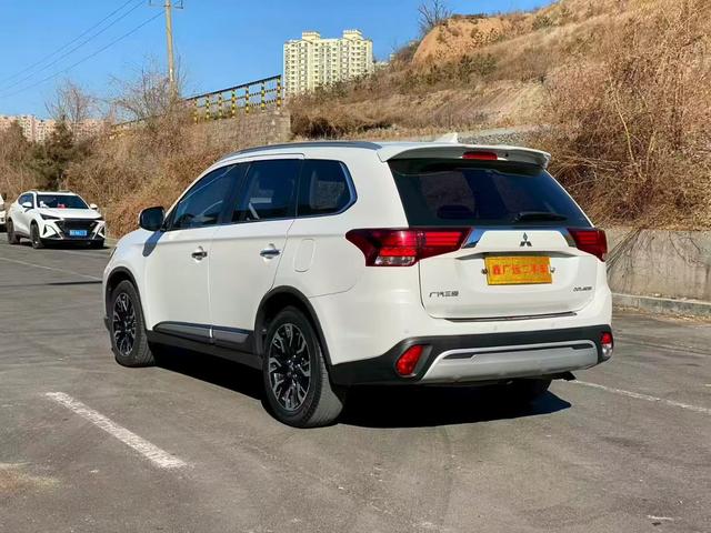 Mitsubishi Outlander Модель 2019 года 2.4L 4WD Enjoy Edition 5 seat Country VI – фото 6