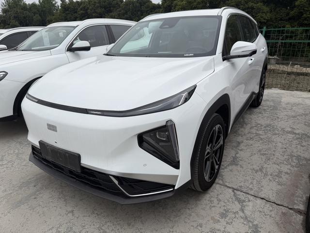 Geely Galaxy L7 2025 модификация 1.5L EM-i 115km Tiggo Edition