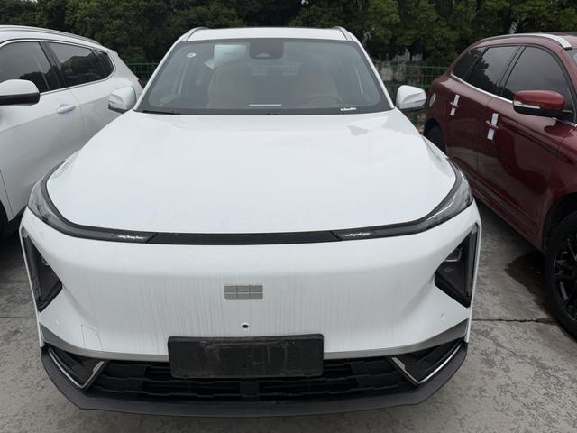 Geely Galaxy L7 2025 модификация 1.5L EM-i 115km Tiggo Edition
