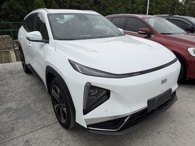 Geely Galaxy L7 2025 модификация 1.5L EM-i 115km Tiggo Edition