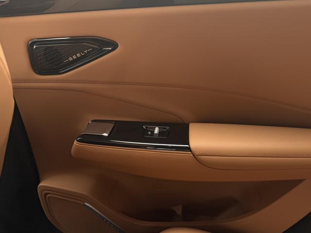Geely Galaxy L7 2025 модификация 1.5L EM-i 115km Tiggo Edition – фото 18