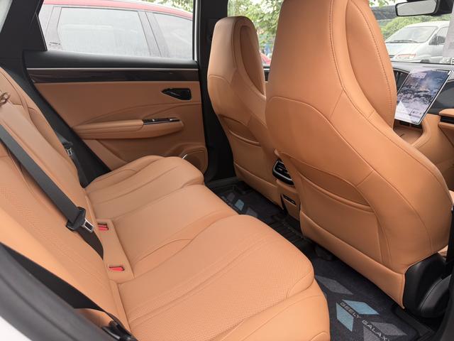Geely Galaxy L7 2025 модификация 1.5L EM-i 115km Tiggo Edition – фото 24