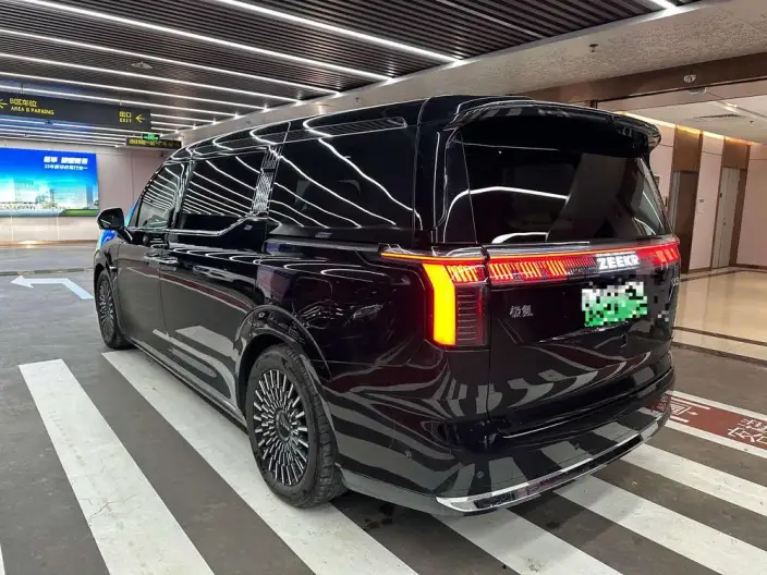 ZEEKR 009 2025 Model VI seat Executive Edition 4WD 108kWh