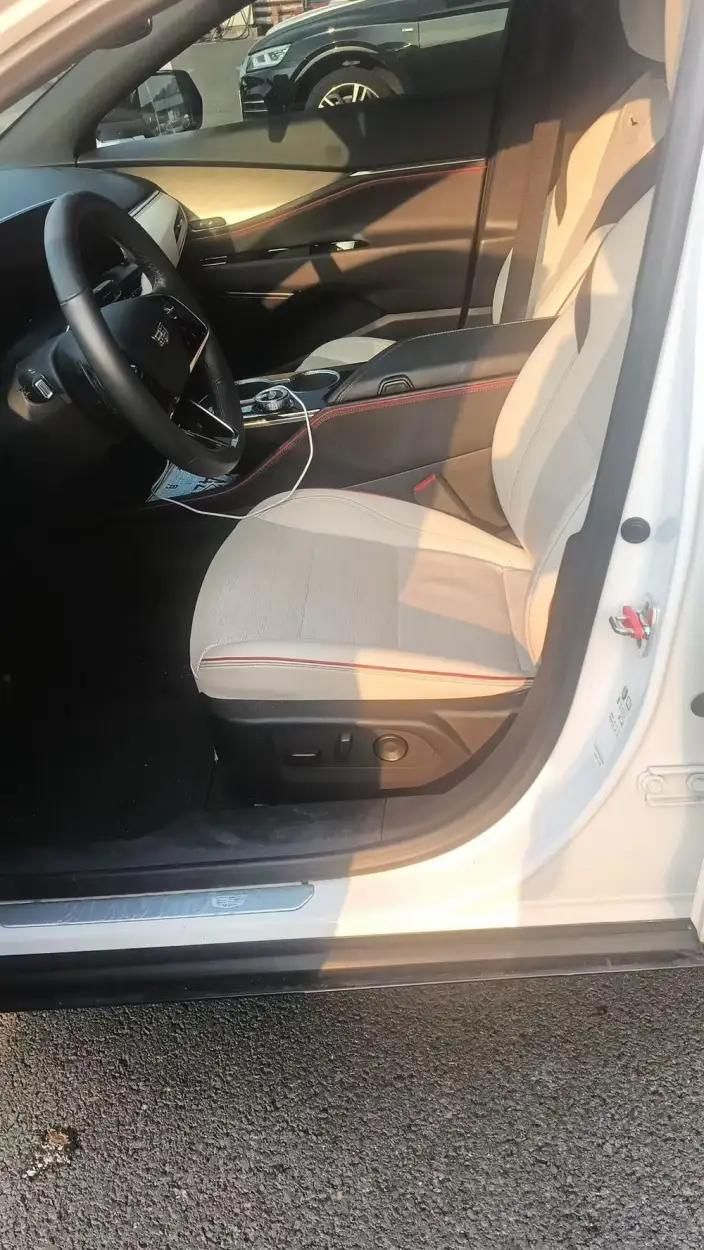 Cadillac GT4 2023 Model 25T Luxury Model – фото 6