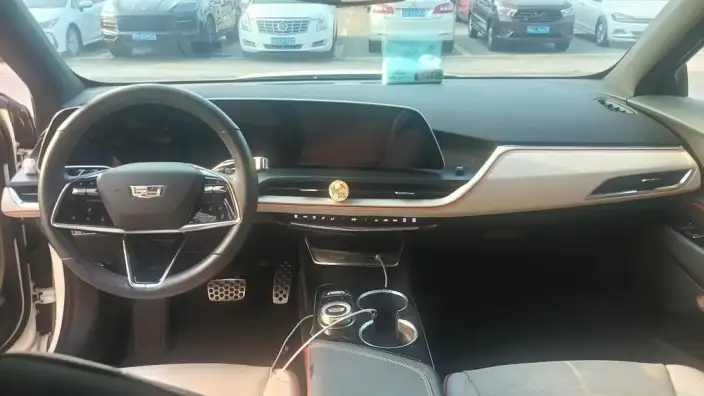 Cadillac GT4 2023 Model 25T Luxury Model – фото 7