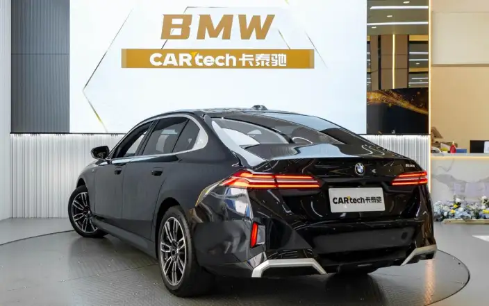 BMW 5 Series 2024 Model 525Li M Sports Set – фото 4