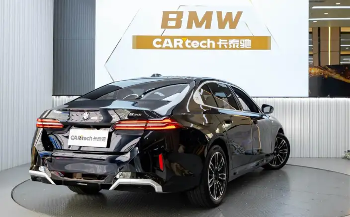 BMW 5 Series 2024 Model 525Li M Sports Set – фото 6