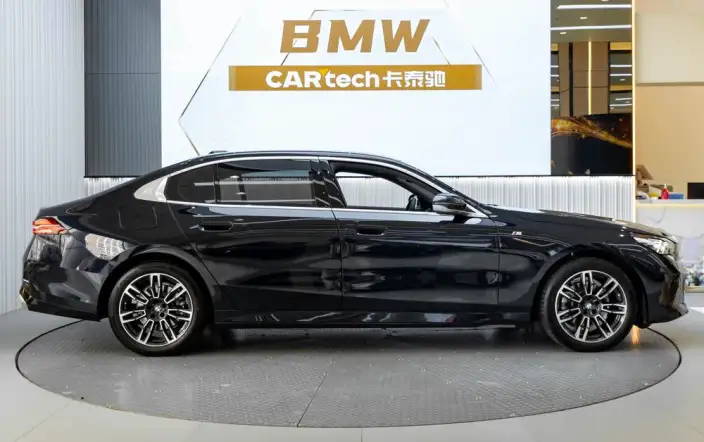 BMW 5 Series 2024 Model 525Li M Sports Set – фото 7