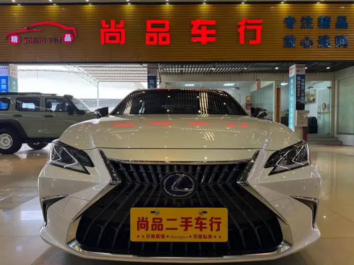 Lexus ES 2021 Model 300h Superior Edition
