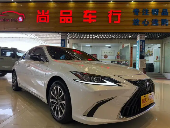 Lexus ES 2021 Model 300h Superior Edition
