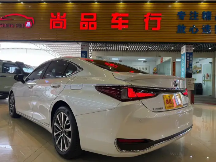 Lexus ES 2021 Model 300h Superior Edition