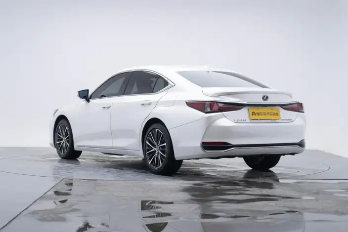 Lexus ES 2022 Model 300h Premium – фото 5