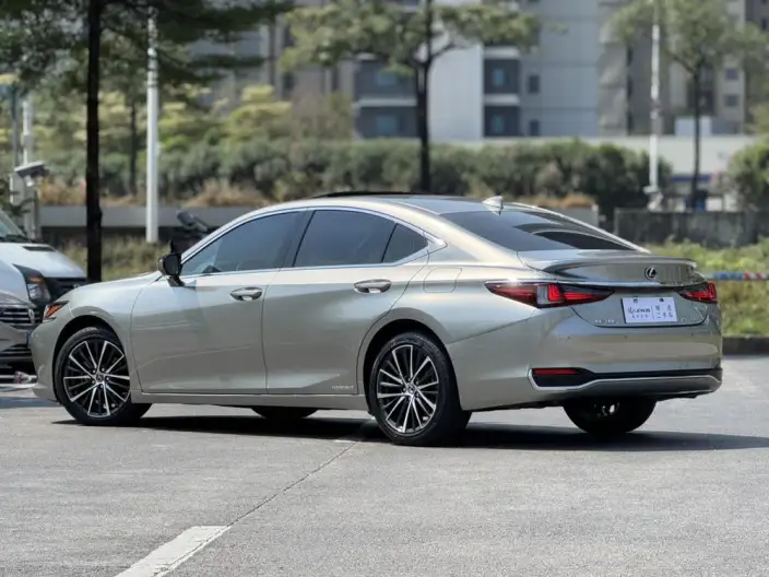 Lexus ES 2021 Model 300h Premium