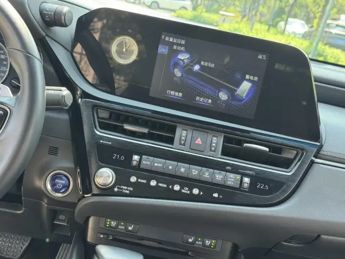 Lexus ES 2021 Model 300h Premium – фото 10