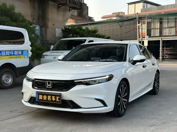 Model Ge 2023 Model HATCHBACK 240TURBO CVT Trendy Edition