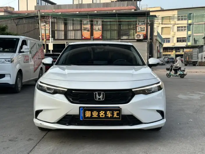 Model Ge 2023 Model HATCHBACK 240TURBO CVT Trendy Edition