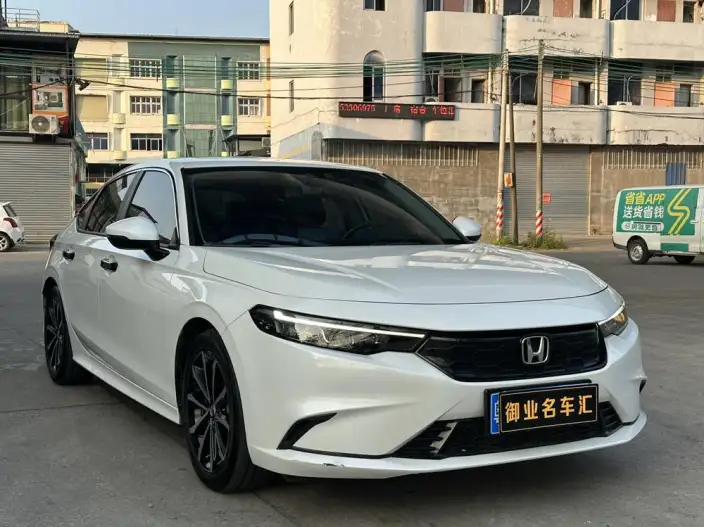 Model Ge 2023 Model HATCHBACK 240TURBO CVT Trendy Edition