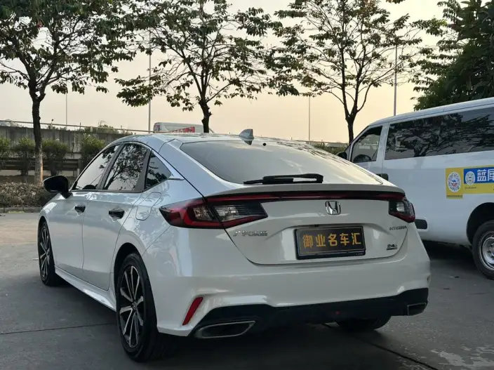 Model Ge 2023 Model HATCHBACK 240TURBO CVT Trendy Edition