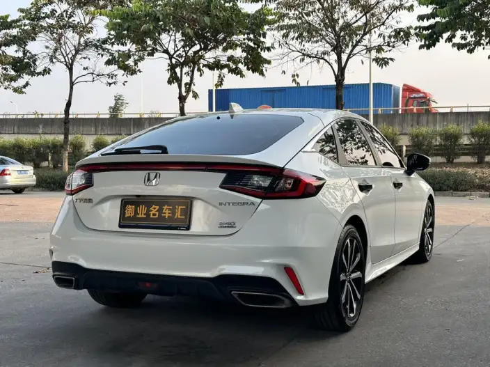 Model Ge 2023 Model HATCHBACK 240TURBO CVT Trendy Edition – фото 6